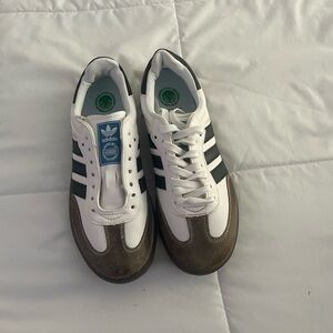 Adidas White and Brown Athletic Shoes 
SHOES LACE INSIDE